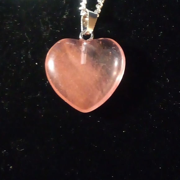 đź’ť2/$20đź’ť NIP - Cherry Quartz Heart Shape Pendant Necklace - Picture 2 of 5